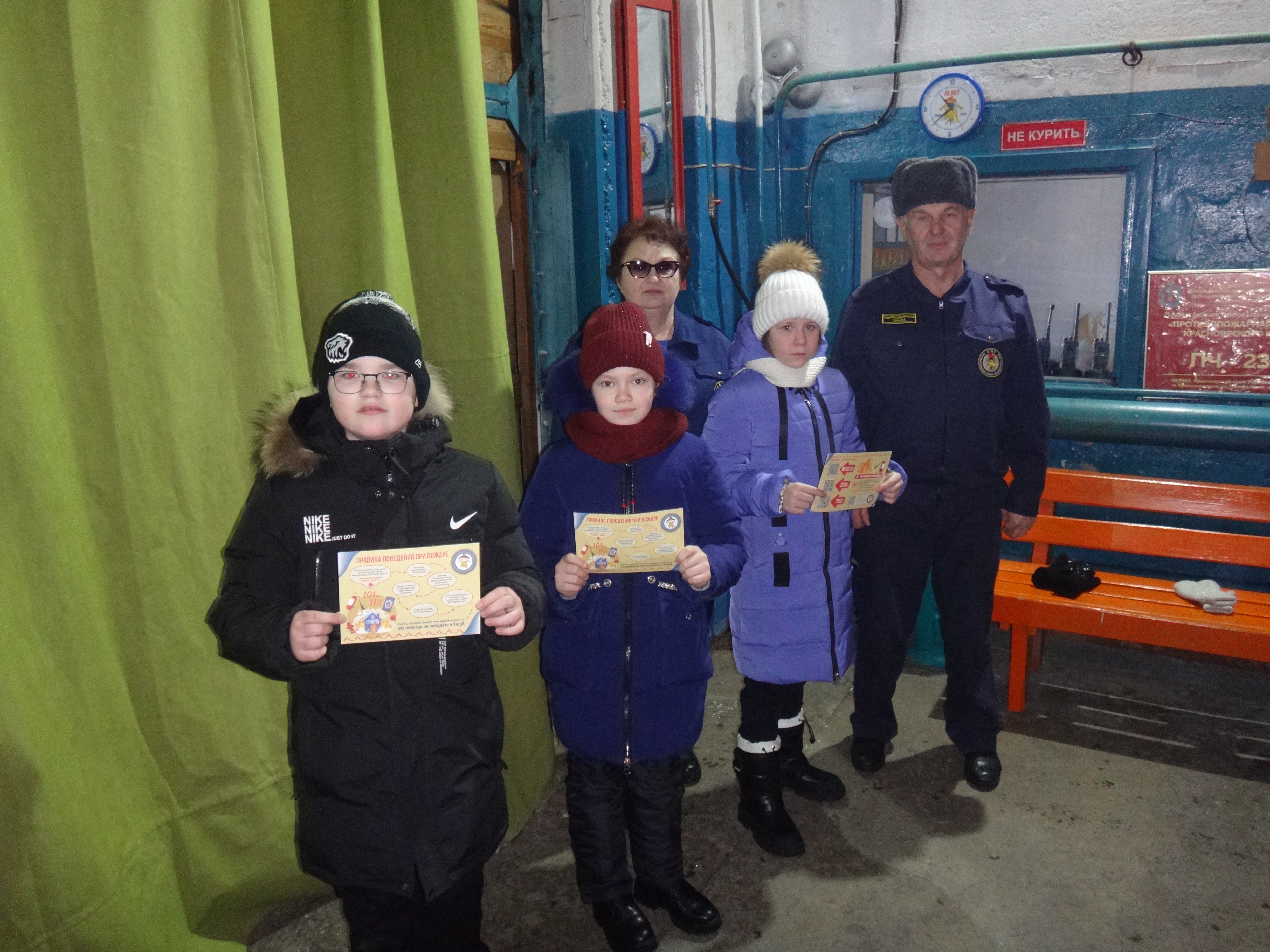 Работники ПЧ -232 п. Краснокаменск провели экскурсию по пожарной части.
